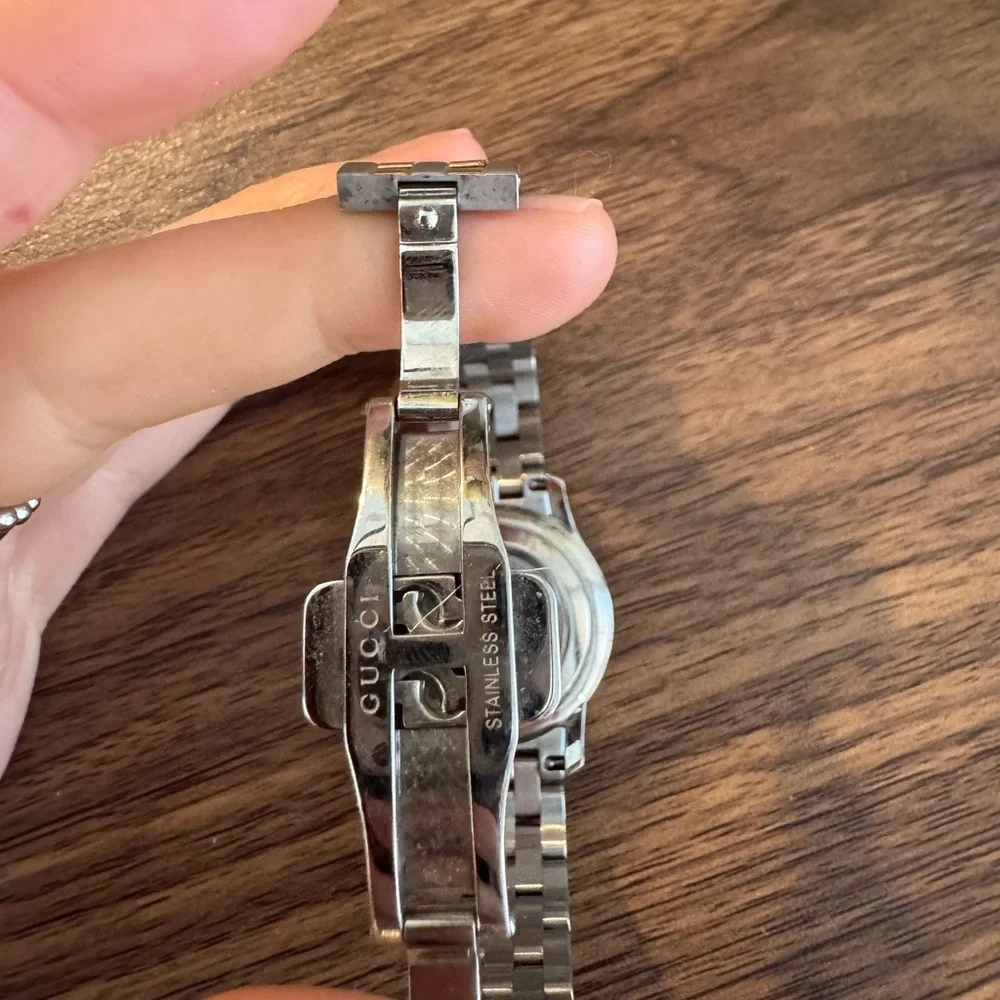 Vintage Gucci 5500L Women’s Two-Tone Watch | Swiss Made | Mother-of-Pearl Dial - Picture 2 of 7